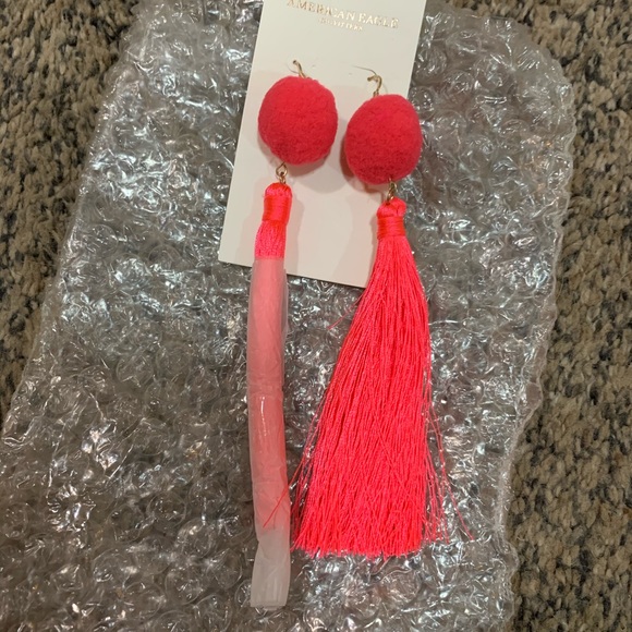 American Eagle Outfitters Jewelry - American Eagle Pom Tassel Earring